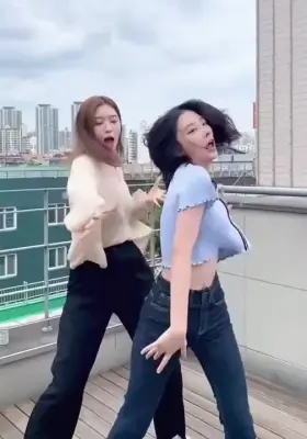 Rocket Punch - Yunkyoung & Suyun