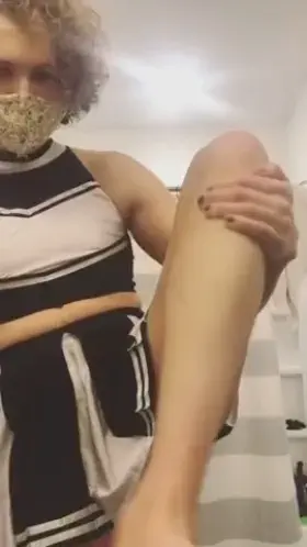 Suck on my footis and my boy clit plsss 🥺🍑🍆