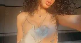 XS with a fat Arab ass 🍑