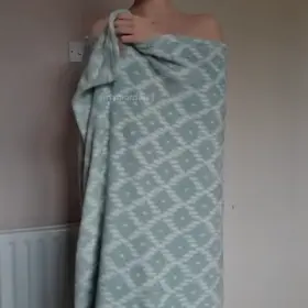 (18f) Fresh out of the shower come play with me?