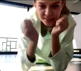 Josephine skriver choosing the right yoga pose.