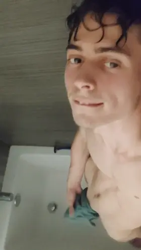 taking a shower and playing with my cock😝