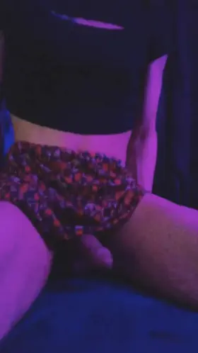 Gawd just love how my Bumble Hooves makes me twitch🤤🥰