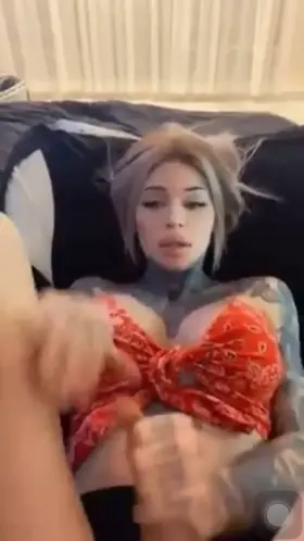 The incredibly sexy Emy Lee with her big cock 😍