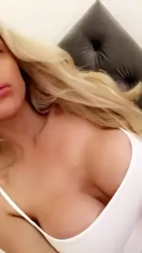 Wanna see me naked 🤤 Join my OnlyFans 💎 Top 2.1%💎 I have a promo for new subscribers $5 for the month 👀 link below❤️