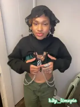 Do you like the color green? 😋🐍 [OC]