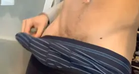 I really like seeing other guys undressing so here’s my contribution 😙