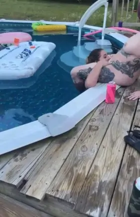 The neighbors saw me eating her pussy, but I didn’t stop!!