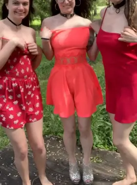 Who's risky enough to fuck us all in public? 😍