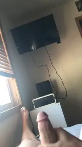 stop scrolling and watch me cum👅