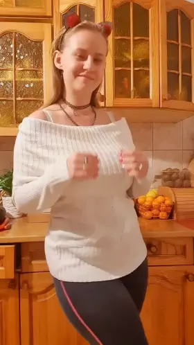 Bouncing while coocking in my kitchen... heh