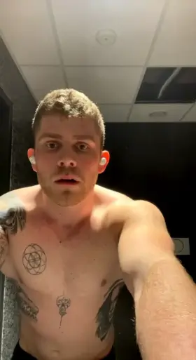 Do you love my linked muscular body? snap @helgi955