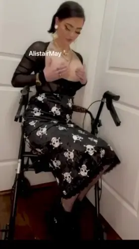 Can I be your new disabled girl fantasy?😜