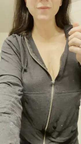 Mom of 4 still squirting💦😉