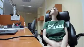 Imagine waking up with this co-worker !!