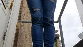 A quick pee break in my jeans 😍