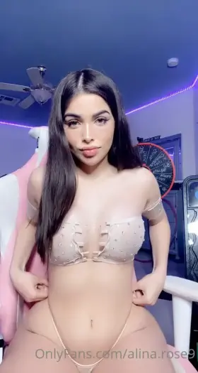 Big Tits TikTok chik ❤️