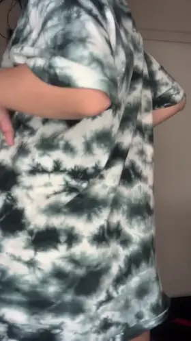 Who needs shorts when you have big shirts like this 🙊