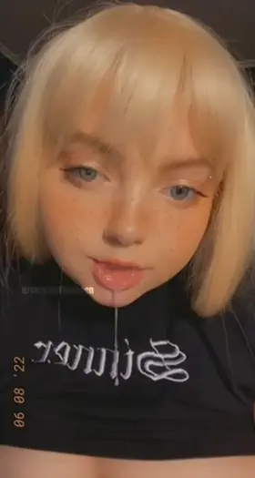 [domme] mommy’s got a nice drink for you!