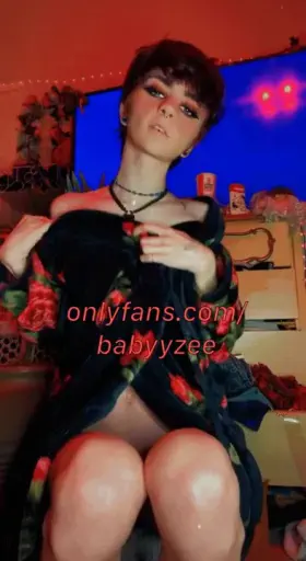 🎁Christmas came early this year🎁Hot alt slut ready to make you cum🎁babyyzee on OnlyFans🎁Quote “REDDIT” for a free video cock rating🎁