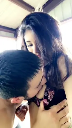 Hot girlfriend giving best pleasures to bf💦watch full video (link in comment 🔞)