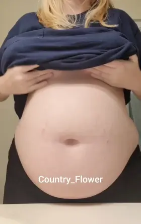 Revealing my pregnant titties