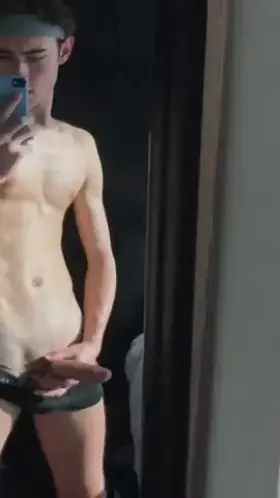 Someone help me with this throbbing boner 🤤