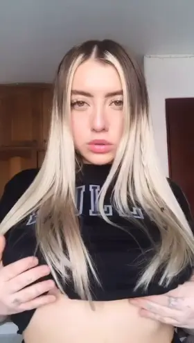 👉Are my 19-yo student tits turning you on ?🍒🥰