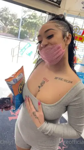 Take Them Out Baby 😳😈 Message Me For Her O/Fans 🔗📁🤑