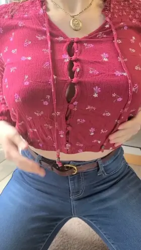 My tits are too perfect to keep them all to myself (18f) 💕