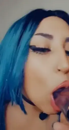 Wish I had a real dick to suck on 🥴💙