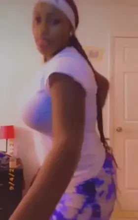 Making that ass move🍑🍆💦