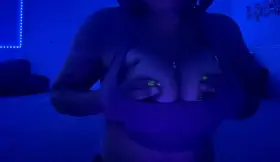 Glow titties