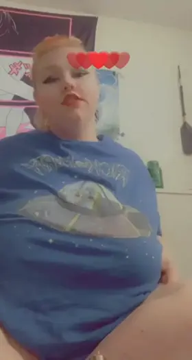 Big tits on display 😵‍💫🖤