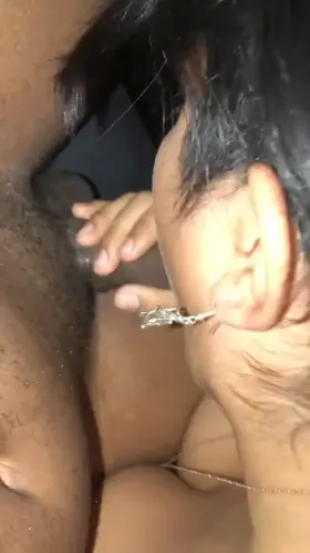 Can this hottie & I get some love on here? 💕