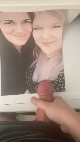 Cumshot for this two lesbians