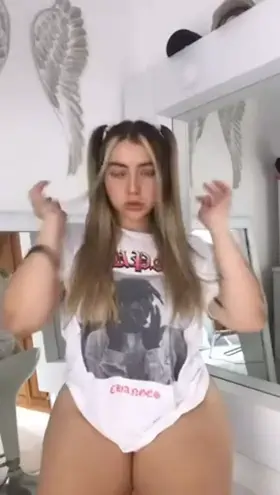 💥 Are you into girls like me?