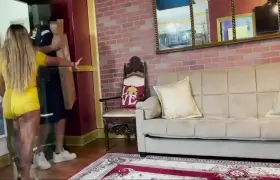 I seduced the FedEx delivery guy and sucked him till he came down my throat