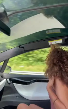 Ehi driver! I will show my boobs, show me your banana! 😂