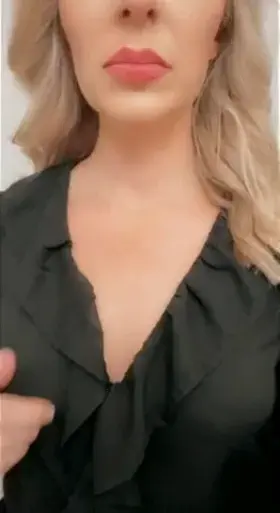 How girl’s night starts... but how does it end?!? 💋 [38F]