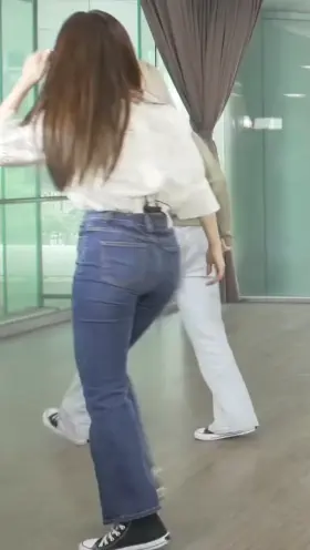 Loona - Choerry, Haseul, Jinsoul, Yves, Gowon