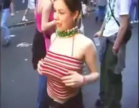 Smoking hot babe 🤩