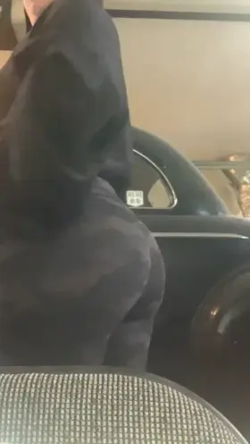 Quick flash in my best friends garage 🤫