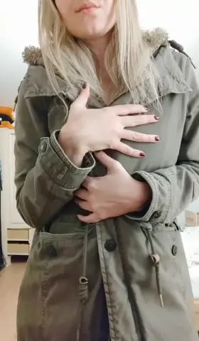 Do you guys like petite swedish blondes with big natural tits? 😜🇸🇪[Video]