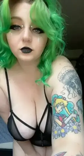 I’m sure someone could appreciate a chubby goth 😌🖤