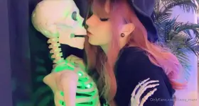 what's more goth than skeletons? (okaym4rs) (she gave me permission to share this)