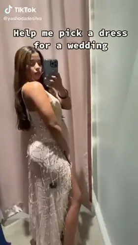 Fuck me in this dressing room ?😏