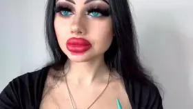 Bimbo with long tongue 💋💄👅