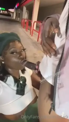 Eating icecream on the street😝😝