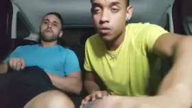 I pay a parking lot attendant with my dick and cum 🍼🥵 full video in the link in comments 🤤.